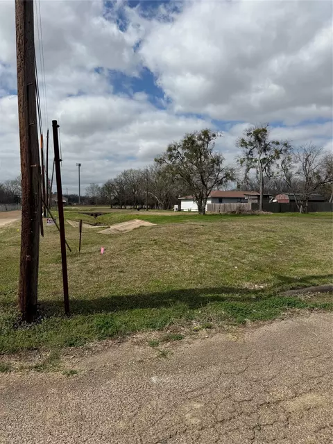 102 Johnson St, Commerce, TX 75428 photo 3