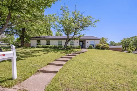 625 Caduceus Ln, Hurst, TX 76053