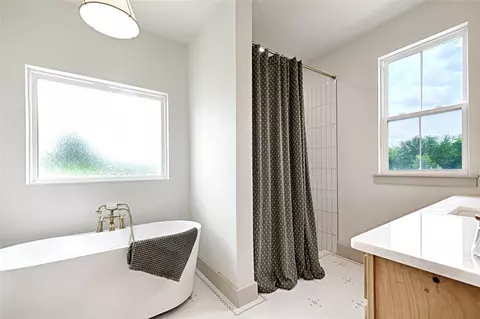 Bath - 4656 County Road 1040, Celeste, TX 75423 photo 1 of 4