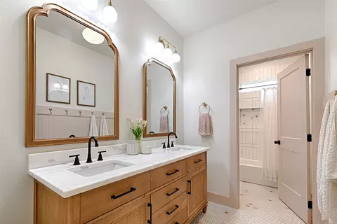 Bath - 4656 County Road 1040, Celeste, TX 75423 photo 3 of 4