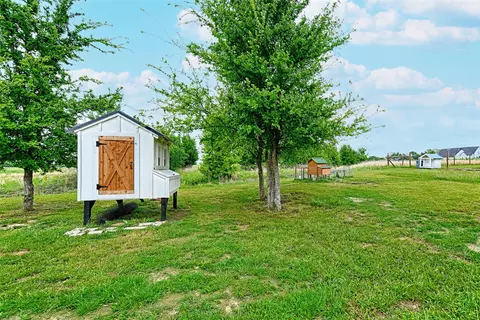 Exterior - 4656 County Road 1040, Celeste, TX 75423 photo 5 of 11