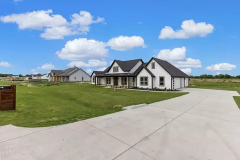 Exterior - 3093 Willow Rd, Celeste, TX 75423 photo 6 of 11