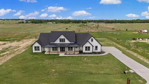 Exterior - 3093 Willow Rd, Celeste, TX 75423 photo 5 of 11
