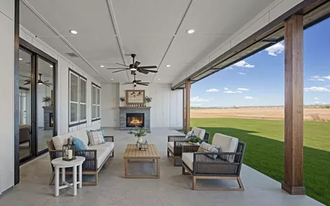 Exterior - 3093 Willow Rd, Celeste, TX 75423 photo 9 of 11