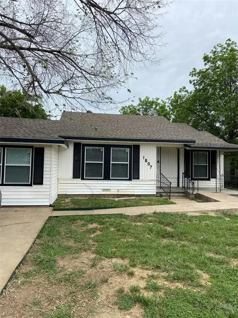1607 SE 18th St, Mineral Wells, TX 76067