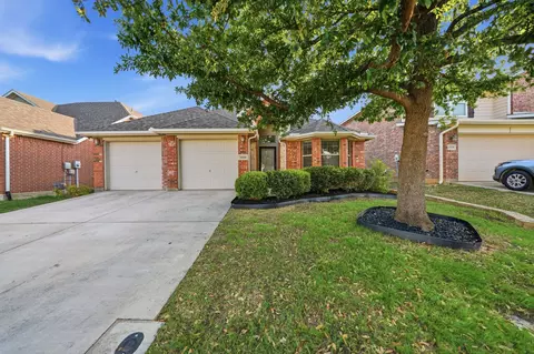 15525 Landing Creek Ln, Roanoke, TX 76262