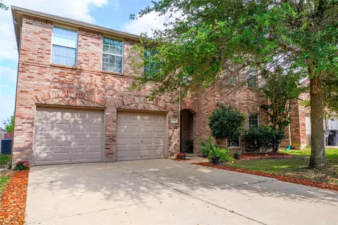 12509 Summerwood Dr, Burleson, TX 76028