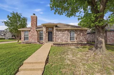 2833 Hidden Springs Dr, Mesquite, TX 75181