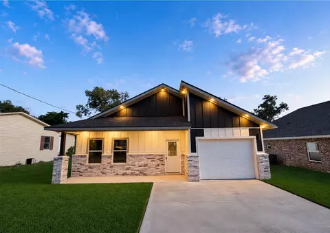 1124 Jones St, Greenville, TX 75401