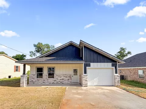 1124 Jones St, Greenville, TX 75401