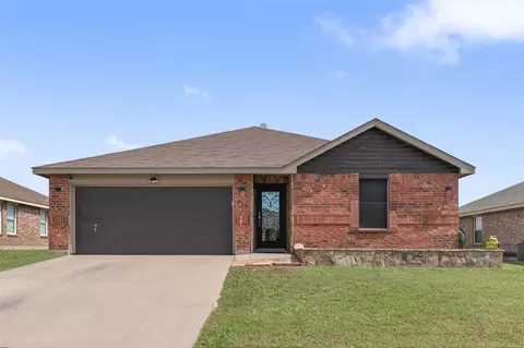 317 Quail Crossing Dr, Sanger, TX 76266