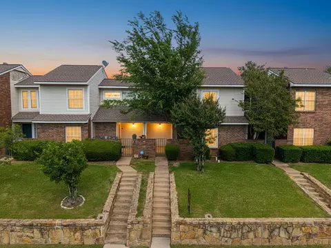 831 Creekside Dr, Lewisville, TX 75067