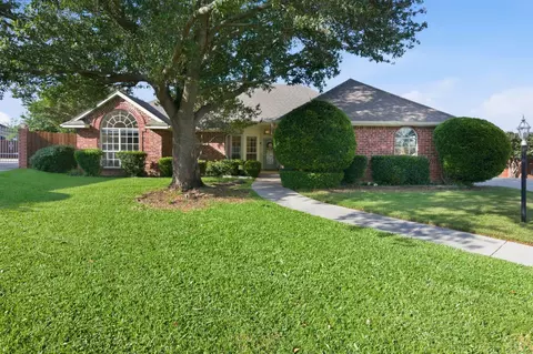 729 Bent Tree Ct, Hurst, TX 76054
