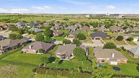 10909 Owl Creek Dr, Fort Worth, TX 76179