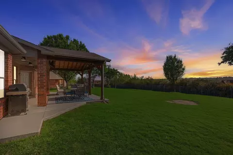 10909 Owl Creek Dr, Fort Worth, TX 76179