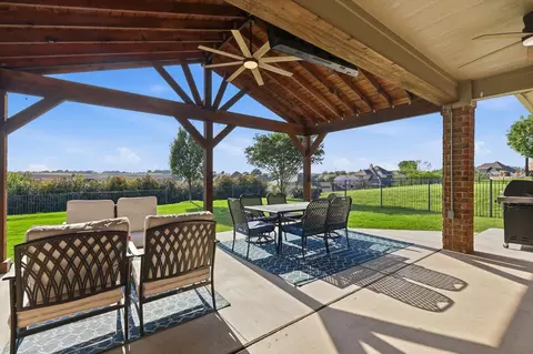 10909 Owl Creek Dr, Fort Worth, TX 76179