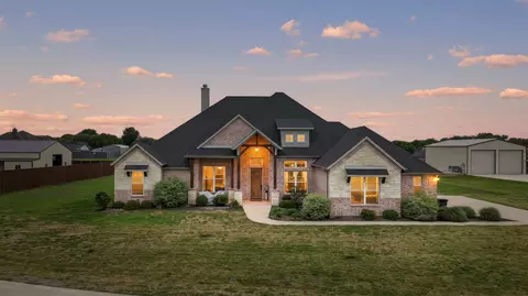 321 Rolling Meadows Dr, Waxahachie, TX 75165