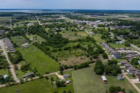 520 Eubank St, Mabank, TX 75147 photo 2