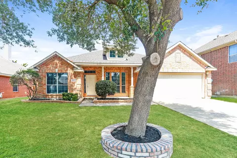 2240 Sparrow Hawk Ct, Grand Prairie, TX 75052