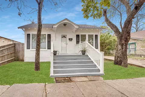 107 N Shawnee St, Ennis, TX 75119