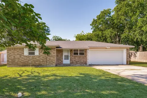 709 E Main St, Pilot Point, TX 76258