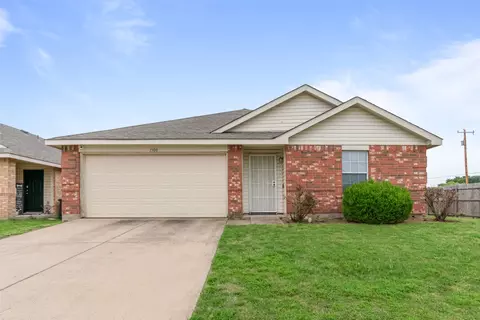 1300 Castle Ridge Rd, Fort Worth, TX 76140