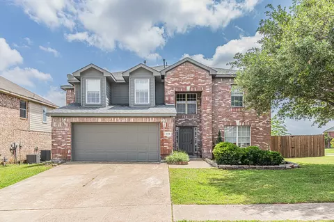 300 Creek Point Ln, Arlington, TX 76002