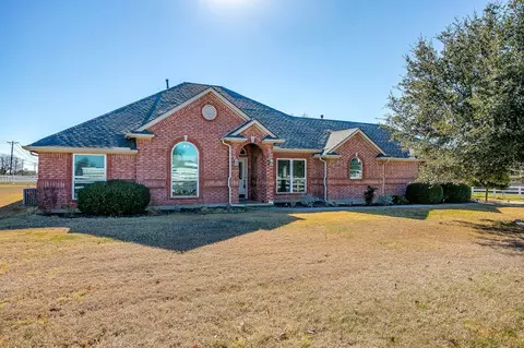 801 Creek Hollow Ln, Fort Worth, TX 76131