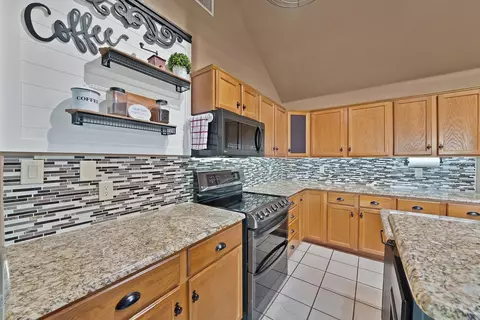 Kitchen - 328 E Vaughn Rd, Cleburne, TX 76031 photo 6 of 6