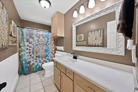 Bath - 328 E Vaughn Rd, Cleburne, TX 76031 photo 2 of 2