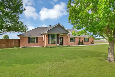 Exterior - 328 E Vaughn Rd, Cleburne, TX 76031 photo 1 of 4