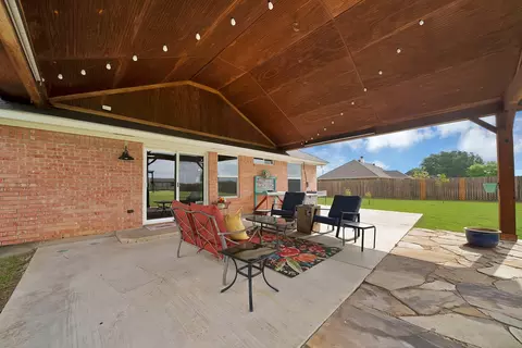 Exterior - 328 E Vaughn Rd, Cleburne, TX 76031 photo 2 of 4