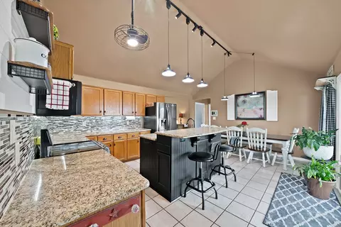 Kitchen - 328 E Vaughn Rd, Cleburne, TX 76031 photo 2 of 6
