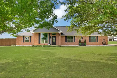 Exterior - 328 E Vaughn Rd, Cleburne, TX 76031 photo 4 of 4