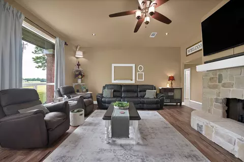 Living - 328 E Vaughn Rd, Cleburne, TX 76031 photo 3 of 3