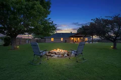 328 E Vaughn Rd, Cleburne, TX 76031