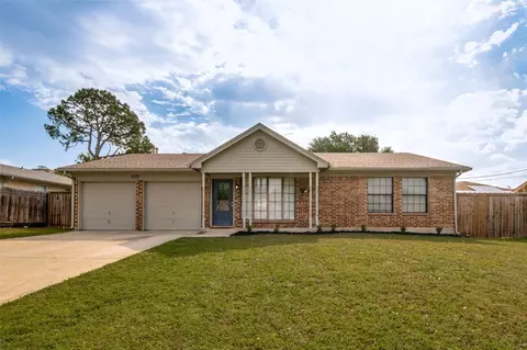1721 Meadow Lane Ter, Fort Worth, TX 76112