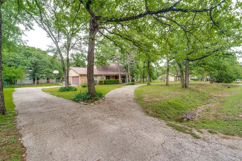 2009 Thousand Oaks Dr, Burleson, TX 76028