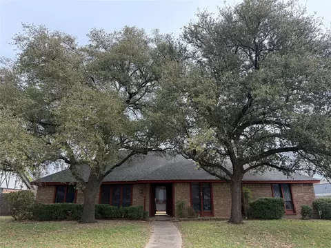 1115 Green River Trl, Cleburne, TX 76033