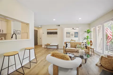 4303 Buena Vista St #201, Dallas, TX 75205