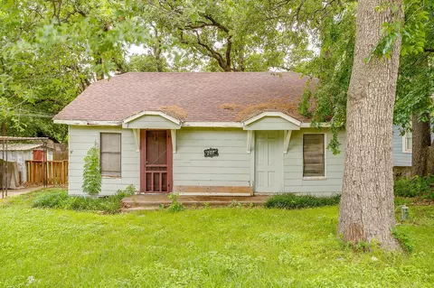 207 Cleveland Ave, Weatherford, TX 76086