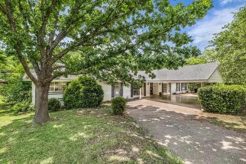 1208 Knotty Oaks Dr, Woodway, TX 76712