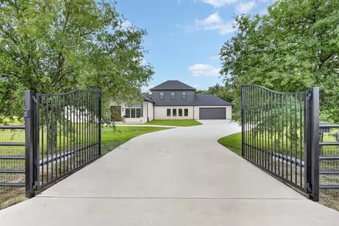 10373 Bobbie Ln, Pilot Point, TX 76258