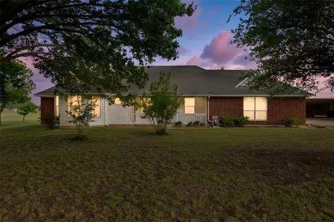 302 Blue Ribbon Rd, Waxahachie, TX 75165