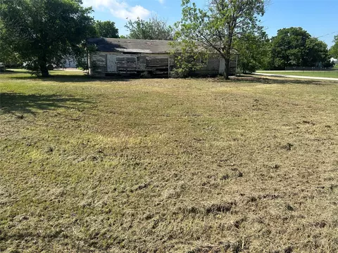 210 Monroe Ave, Newcastle, TX 76372