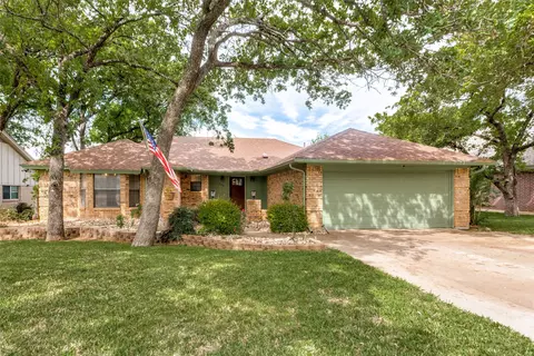 233 Billy Creek Dr, Hurst, TX 76053