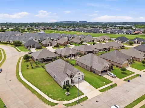 900 Pate St, Granbury, TX 76048