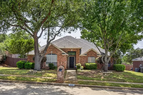 1426 Flamingo Dr, Lewisville, TX 75077