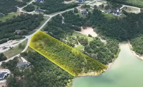 29 Cimmarron Bay Dr, Runaway Bay, TX 76426