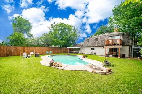 2121 Mountainview Dr, Hurst, TX 76054